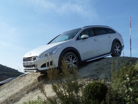 Peugeot 508 RXH Hybrid4 - On top of a hill